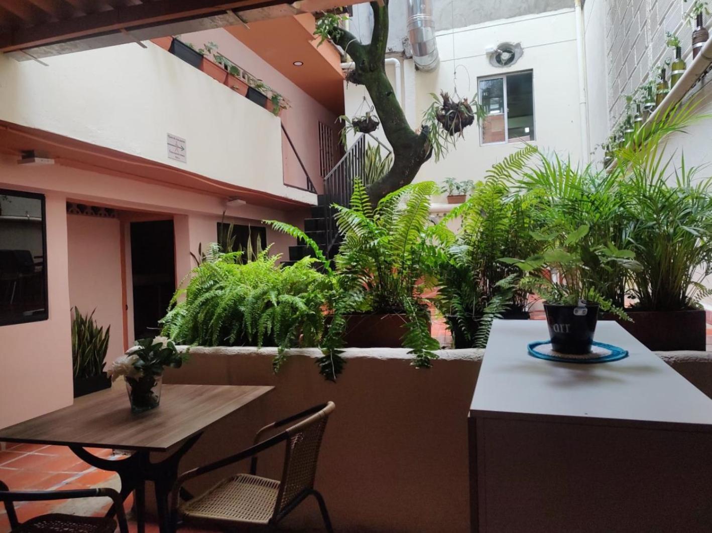 Hostal Casa Primavera Медельин Экстерьер фото
