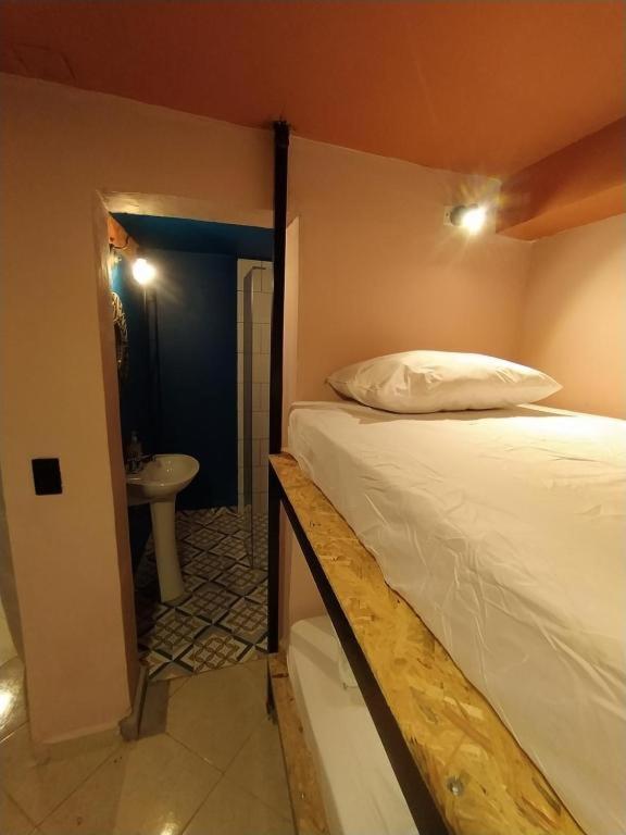 Hostal Casa Primavera Медельин Экстерьер фото