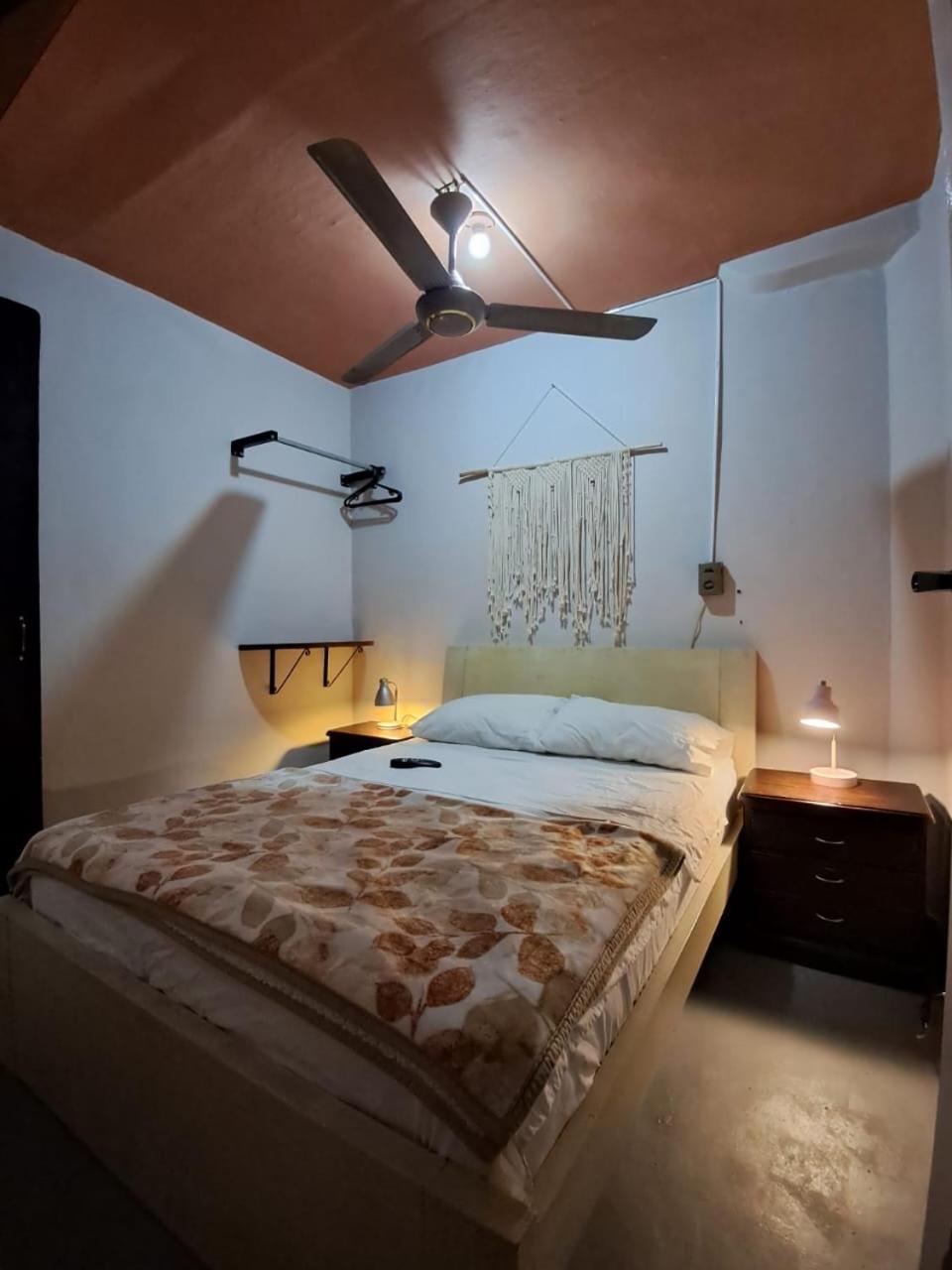 Hostal Casa Primavera Медельин Экстерьер фото