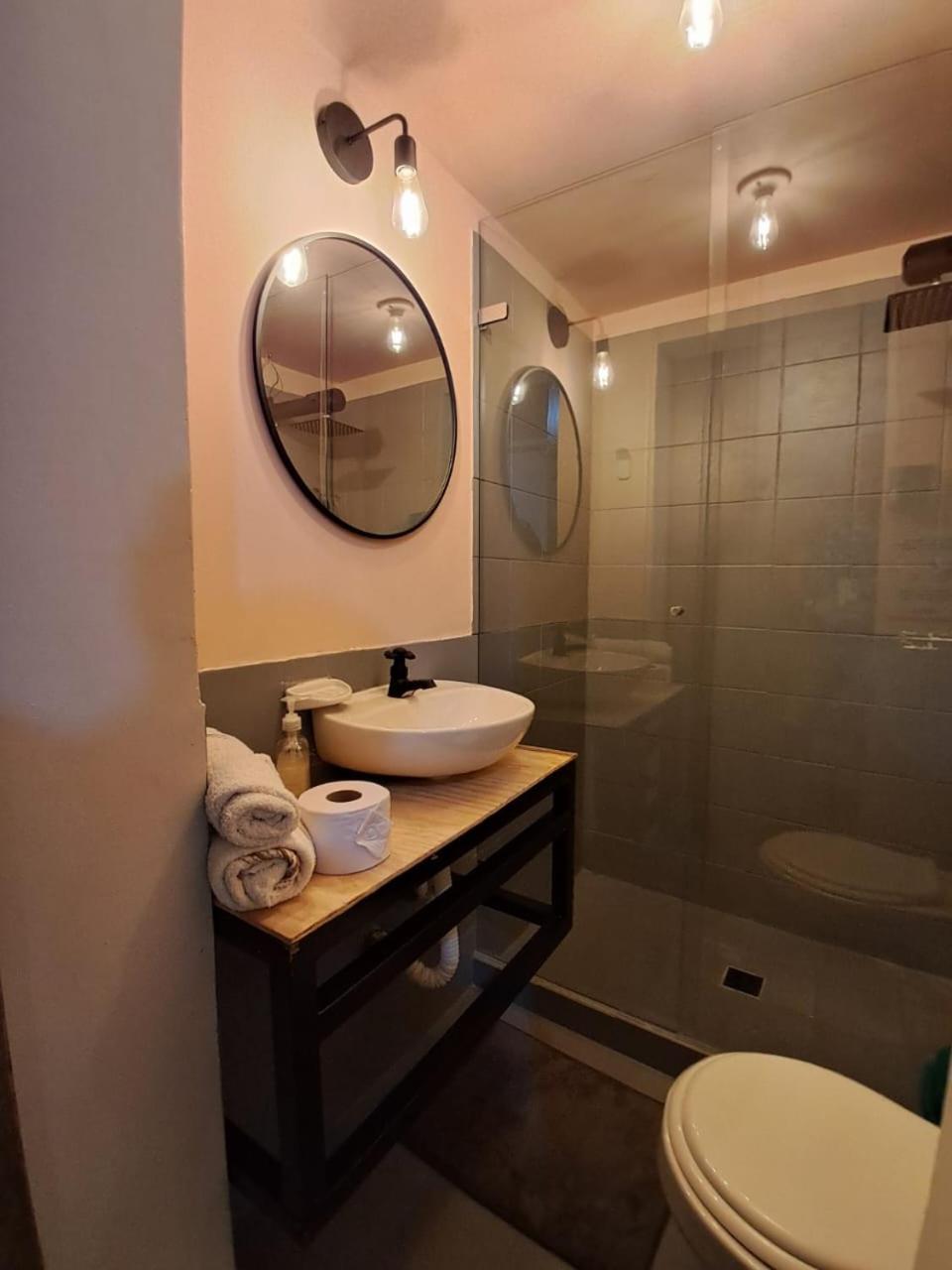 Hostal Casa Primavera Медельин Экстерьер фото