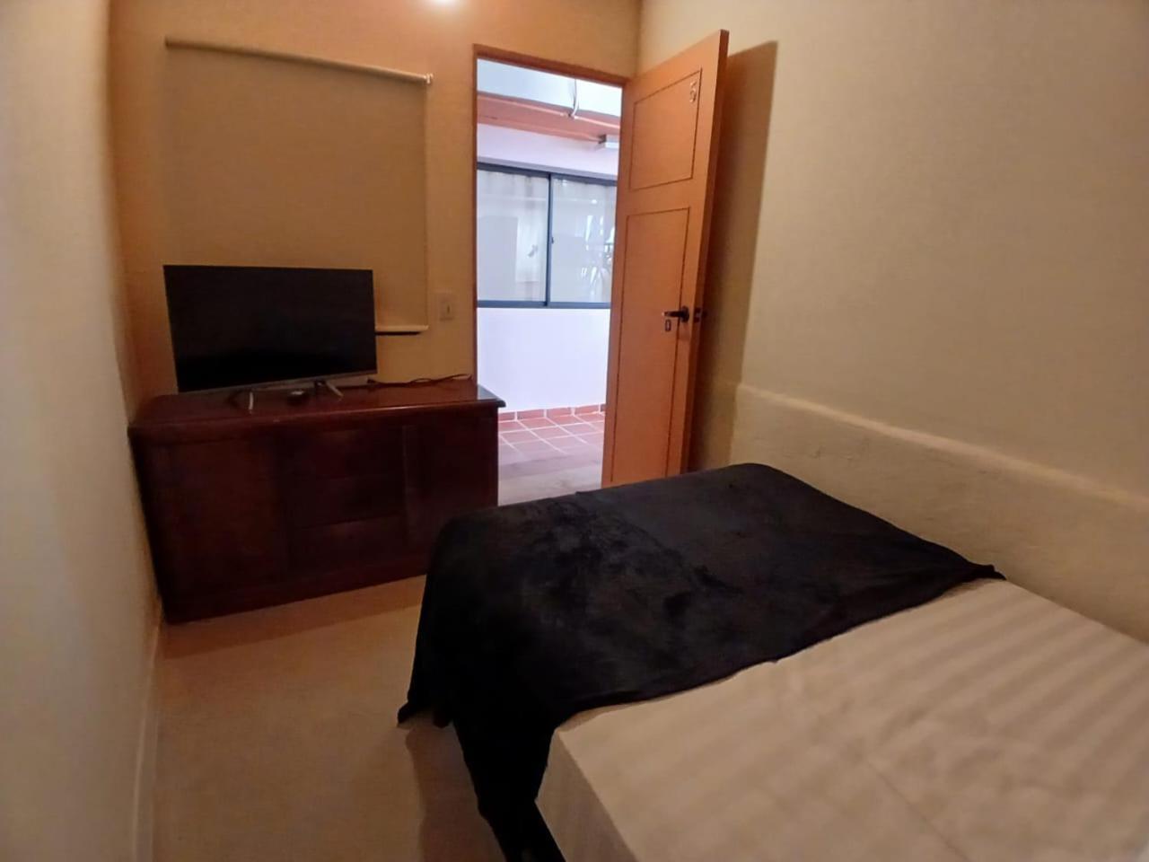 Hostal Casa Primavera Медельин Экстерьер фото